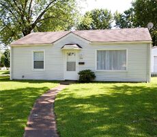 Pre-foreclosure in  Sansu Ln Florissant, MO 63031