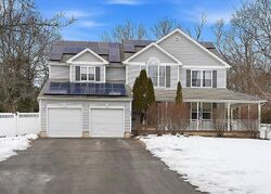 Pre-foreclosure in  Rowan Ct Manahawkin, NJ 08050