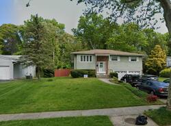 Pre-foreclosure in  Country Lane Dr Kings Park, NY 11754