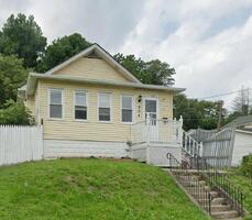 Pre-foreclosure in  PERRY ST Ellwood City, PA 16117