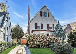 Pre-foreclosure in  Glenwood St Little Neck, NY 11363