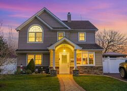 Pre-foreclosure in  Plow Ln Levittown, NY 11756