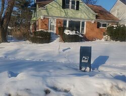 Pre-foreclosure in  Stonehaven Rd Cleveland, OH 44121
