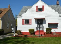 Pre-foreclosure in  Beverly Ave Maple Heights, OH 44137