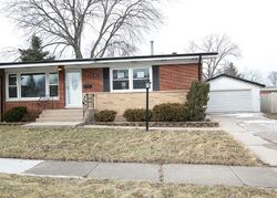 Pre-foreclosure in  PLEASANT DR Chicago Heights, IL 60411