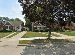 Pre-foreclosure in  CRESCENTWOOD AVE Eastpointe, MI 48021