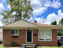 Pre-foreclosure in  GROVELAND ST Madison Heights, MI 48071