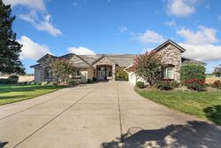 Pre-foreclosure in  N MANOR LN Lodi, CA 95240