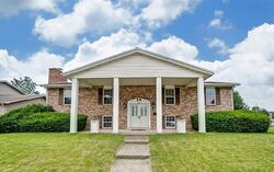 Pre-foreclosure in  Topton Dr Vandalia, OH 45377