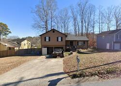 Pre-foreclosure in  HAMPTON DR Dallas, GA 30132
