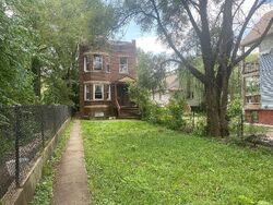 Pre-foreclosure in  E Kensington Ave Chicago, IL 60628