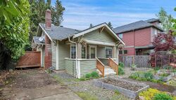 Pre-foreclosure in  NE 68th Ave Portland, OR 97213