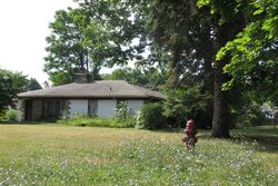  Warren Rd, Garden City MI