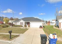 Pre-foreclosure in  Fleur De Lis Dr Wentzville, MO 63385