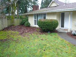 Pre-foreclosure in  Se 18th Pl Bellevue, WA 98007