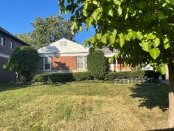 Pre-foreclosure in  N Kostner Ave Lincolnwood, IL 60712