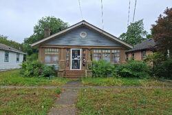 Pre-foreclosure in  E 28th St Norfolk, VA 23504