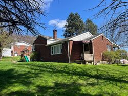 Pre-foreclosure in  Victory Rd Saxonburg, PA 16056
