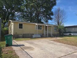 Pre-foreclosure in  Vista Ave Baytown, TX 77520