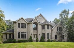 Pre-foreclosure in  County Road 517 Hackettstown, NJ 07840