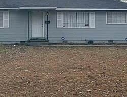 Pre-foreclosure in  Woodside Dr Jackson, MS 39212