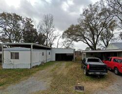 Pre-foreclosure in  Parkview Dr Abbeville, LA 70510