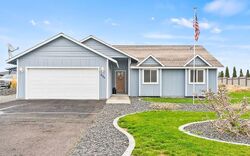 Pre-foreclosure in  Desert Aire Dr Sw Mattawa, WA 99349