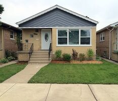 Pre-foreclosure in  S Damen Ave Chicago, IL 60636