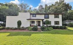Pre-foreclosure in  Claremont Dr Gadsden, AL 35901