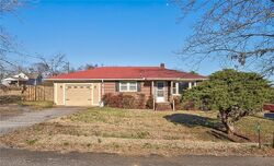 Pre-foreclosure in  Coleman St Seneca, SC 29678