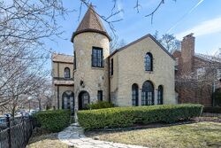 Pre-foreclosure in  Ridge Ave Evanston, IL 60202