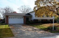 Pre-foreclosure in  Brentwood Ln E Wheaton, IL 60189