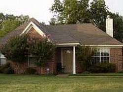 Pre-foreclosure in  Village Dr Oakland, TN 38060