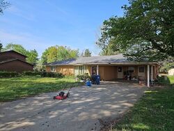  Charlotte Dr, Malden MO