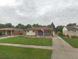 Pre-foreclosure in  Regency Dr Sterling Heights, MI 48313