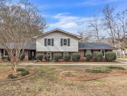 Pre-foreclosure in  Meadowbrook Dr Mauldin, SC 29662
