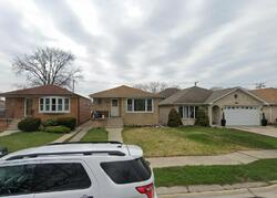 Pre-foreclosure in  Neenah Ave Burbank, IL 60459
