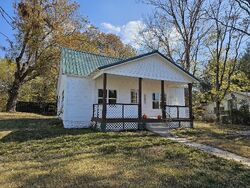  Harmon, Pineville MO
