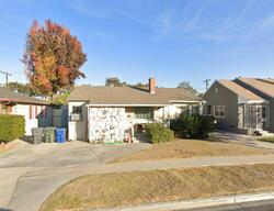 Pre-foreclosure in  Oliva Ave Lakewood, CA 90712