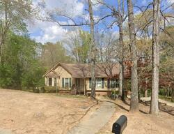 Pre-foreclosure in  Chateau Dr Helena, AL 35080