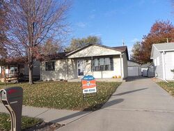 Pre-foreclosure in  Pleasant View Dr Grand Island, NE 68801