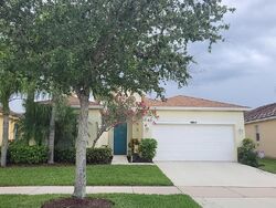 Pre-foreclosure in  Sw Stonegate Dr Port Saint Lucie, FL 34987