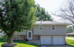  S 5th St, Knoxville IA