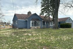 Pre-foreclosure in  W Holbrook Rd Glenwood, IL 60425