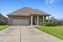 Pre-foreclosure in  Greenleaf Cir Ponchatoula, LA 70454