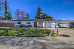 Pre-foreclosure in  Mazatlan Way Elk Grove, CA 95624