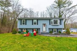 Pre-foreclosure in  Deanville Rd Attleboro, MA 02703