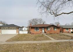 Pre-foreclosure in  Fenwick Dr Warren, MI 48092