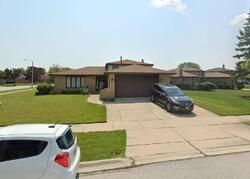 Pre-foreclosure in  Cranberry Ct Tinley Park, IL 60487