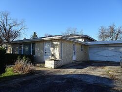 Pre-foreclosure in  S 80th Ct Hickory Hills, IL 60457